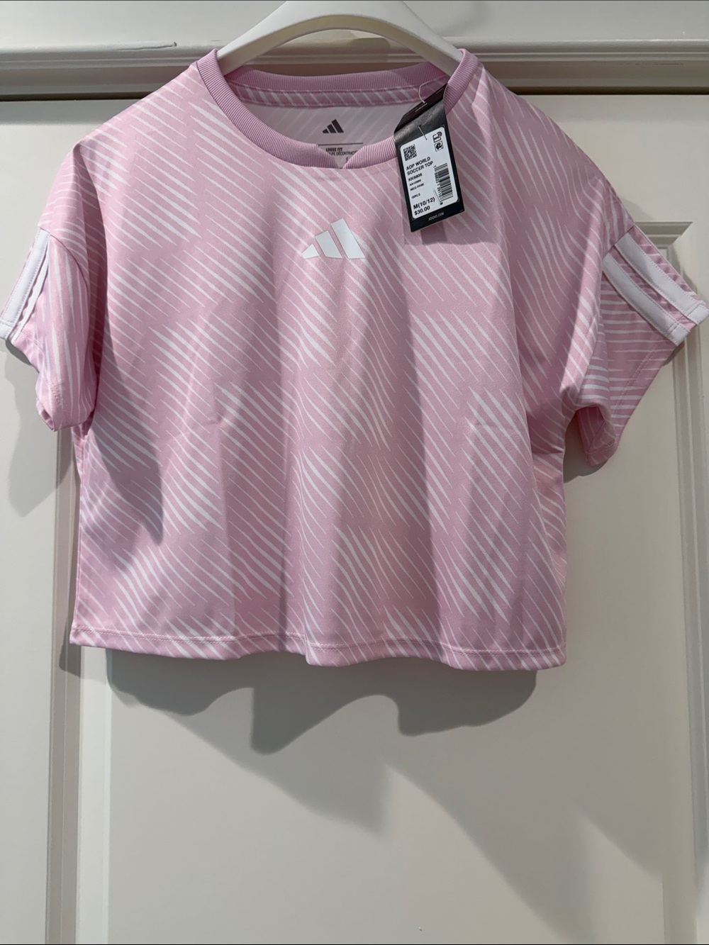 NWT - Adidas cropped short-sleeve athletic top
Girls M loose fit (10/12)
